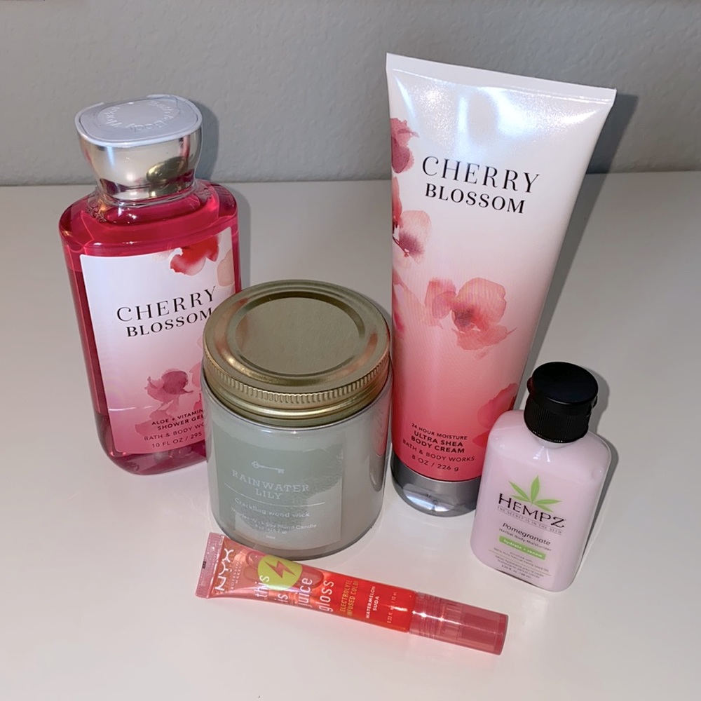 Self-Care Beauty Kit: Shower Gel, Body Lotions, Candle and Lip Gloss (unused)